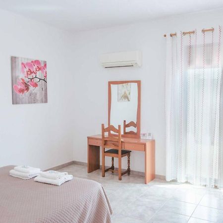 Hotel Duc De Vendome Vinaros Bagian luar foto