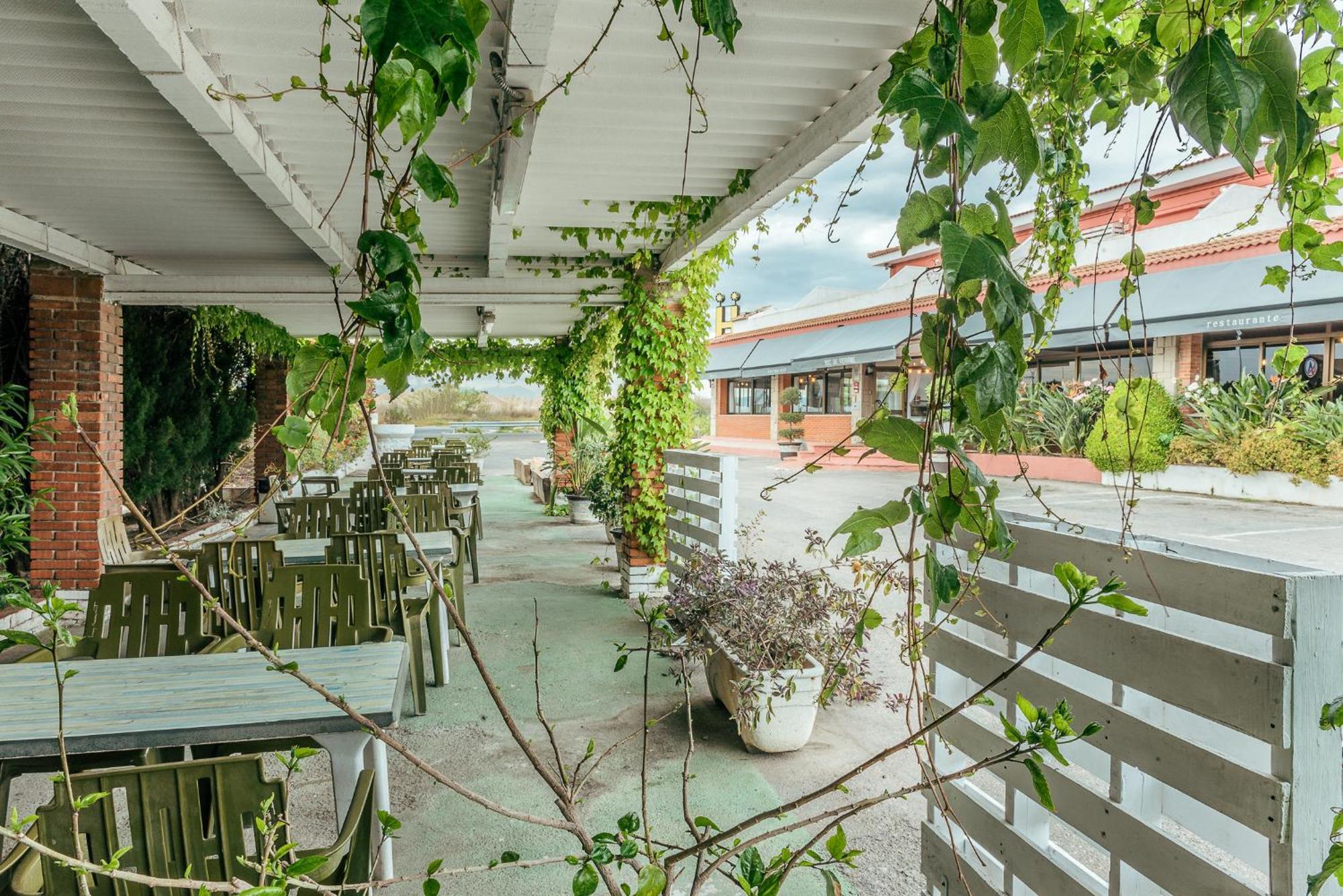 Hotel Duc De Vendome Vinaros Bagian luar foto