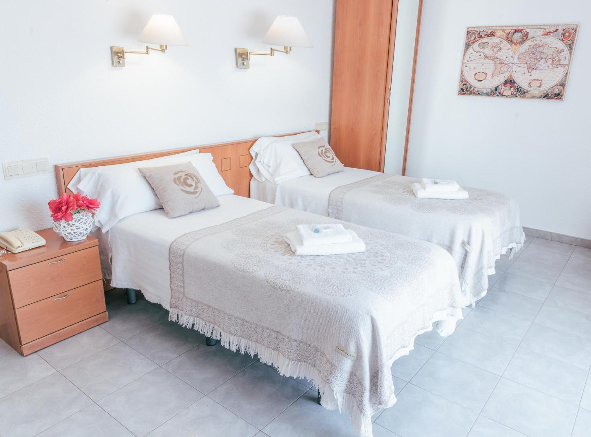 Hotel Duc De Vendome Vinaros Bagian luar foto