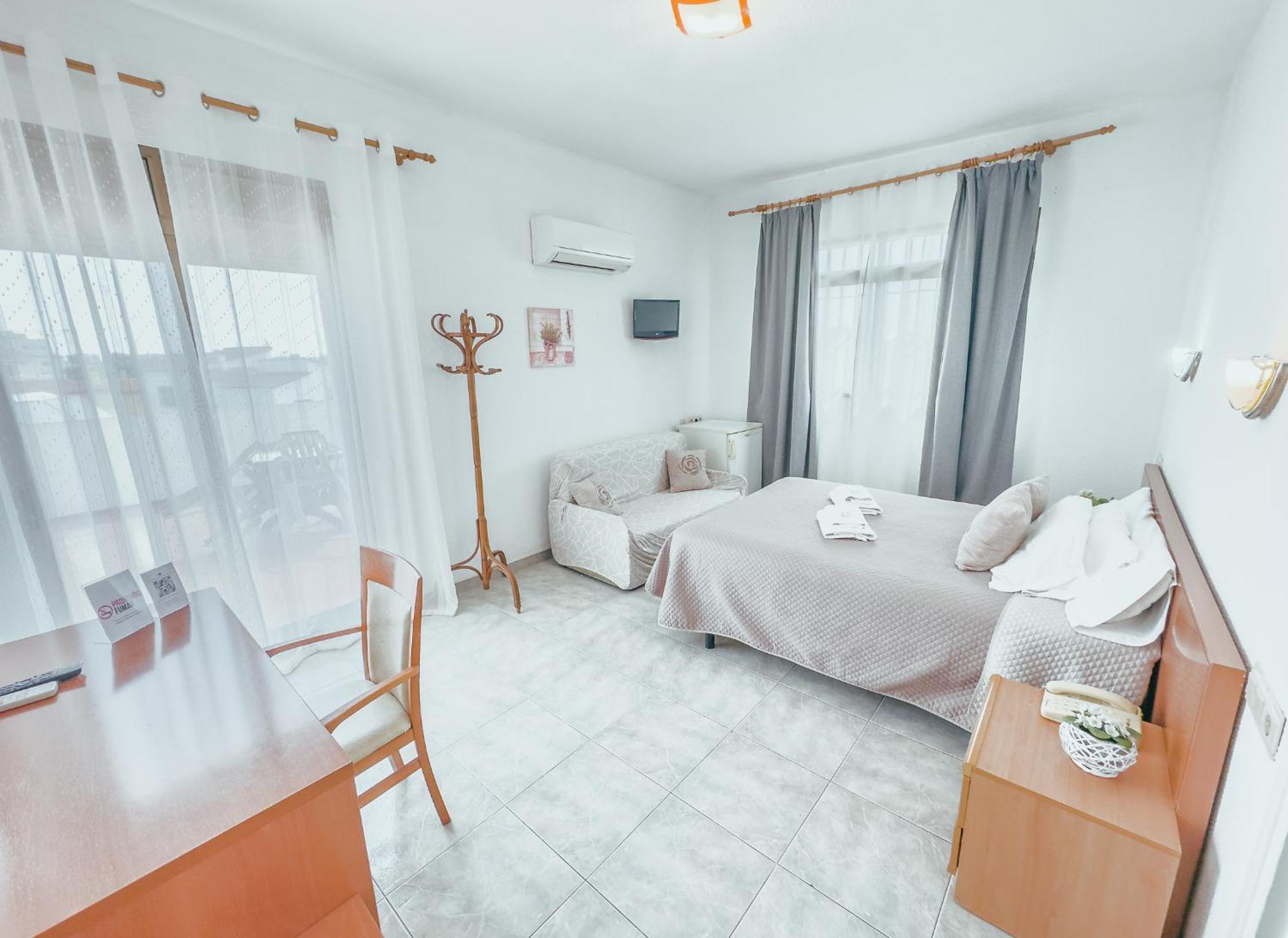 Hotel Duc De Vendome Vinaros Bagian luar foto
