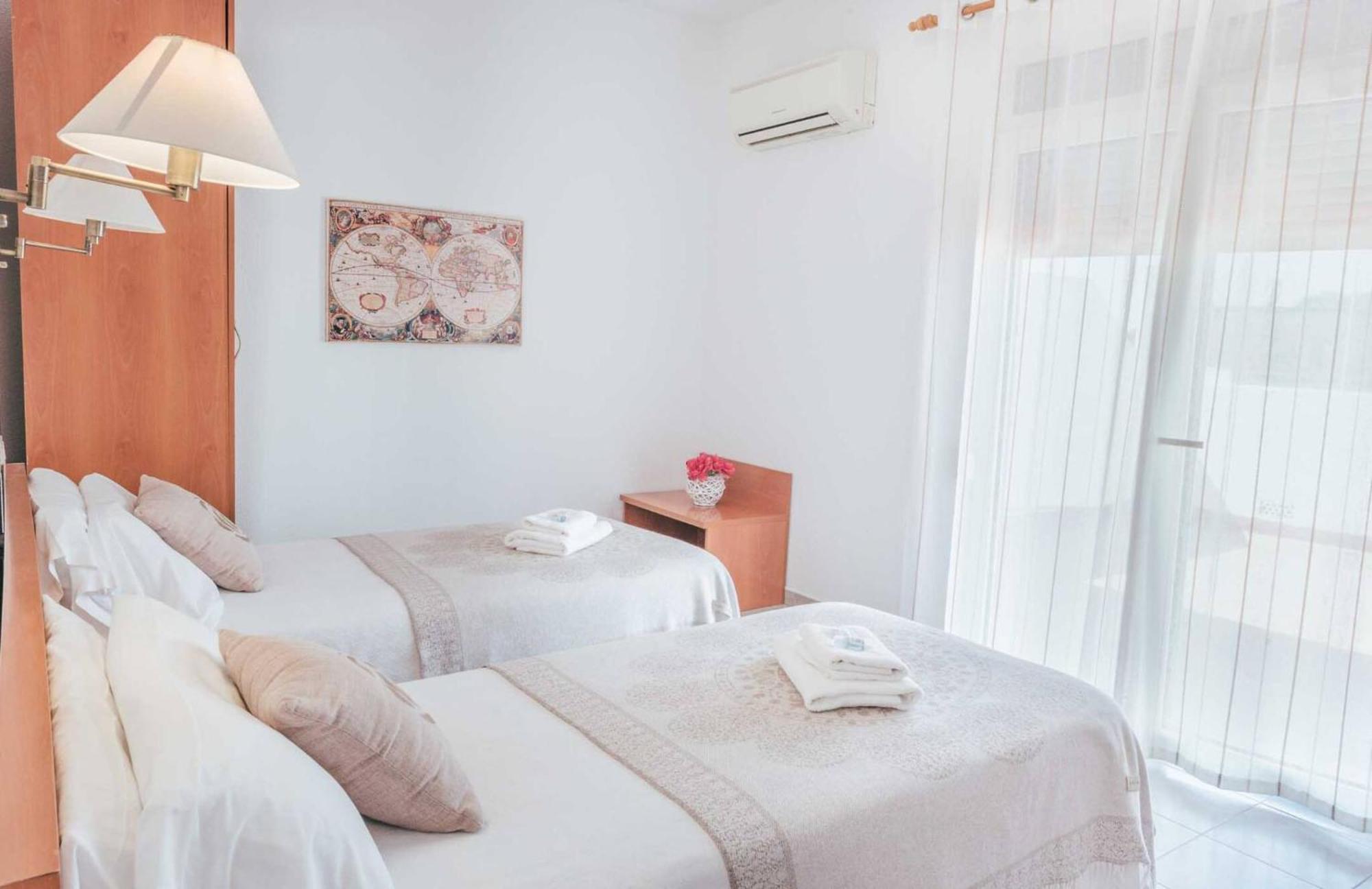 Hotel Duc De Vendome Vinaros Bagian luar foto